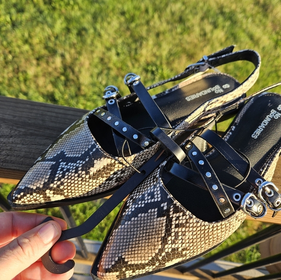 Stylish Black and Tan Snake Print Women's Strappy Flats Shoes Memory Foam - Picture 3 of 7